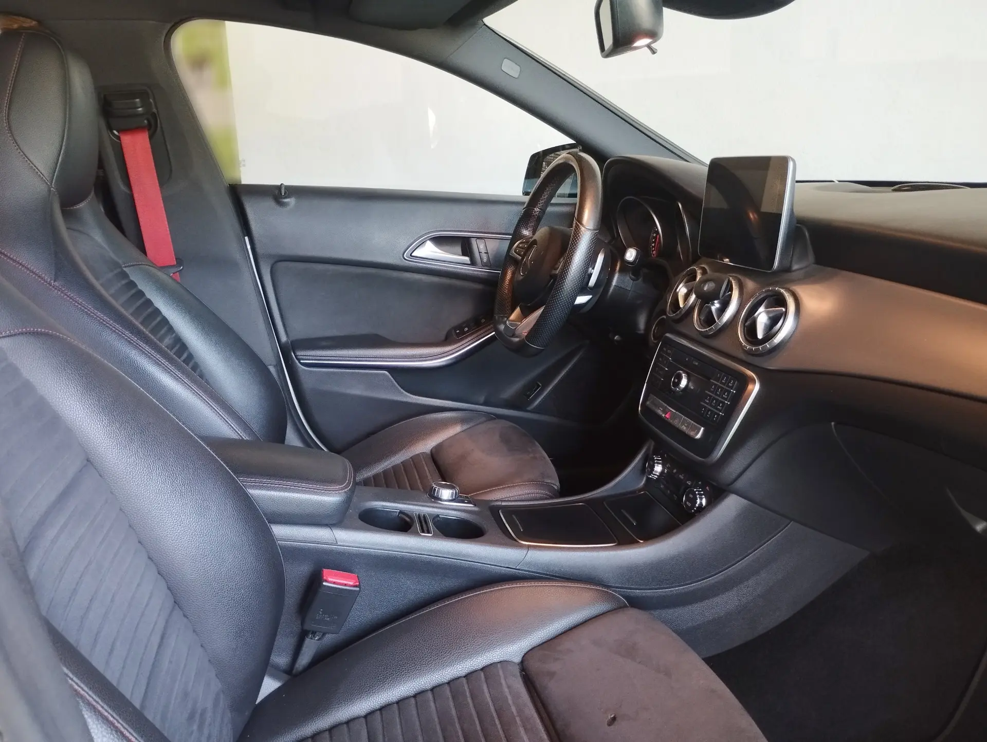 Mercedes-Benz CLA 200 Shooting Brake AMG Line 8