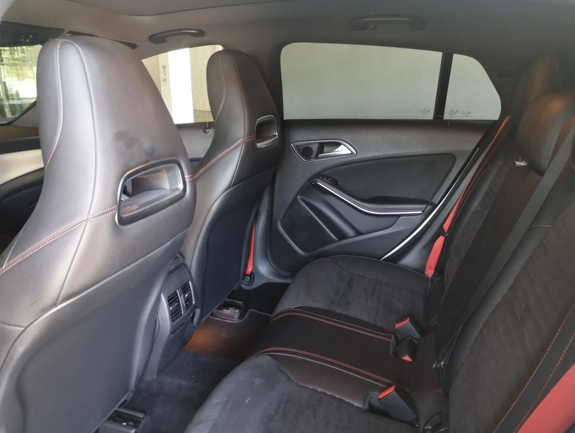 Mercedes-Benz CLA 200 Shooting Brake AMG Line 14