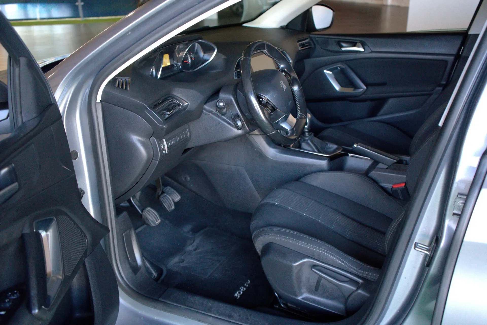 Peugeot 308 SW 1.6 HDI ALLURE 13