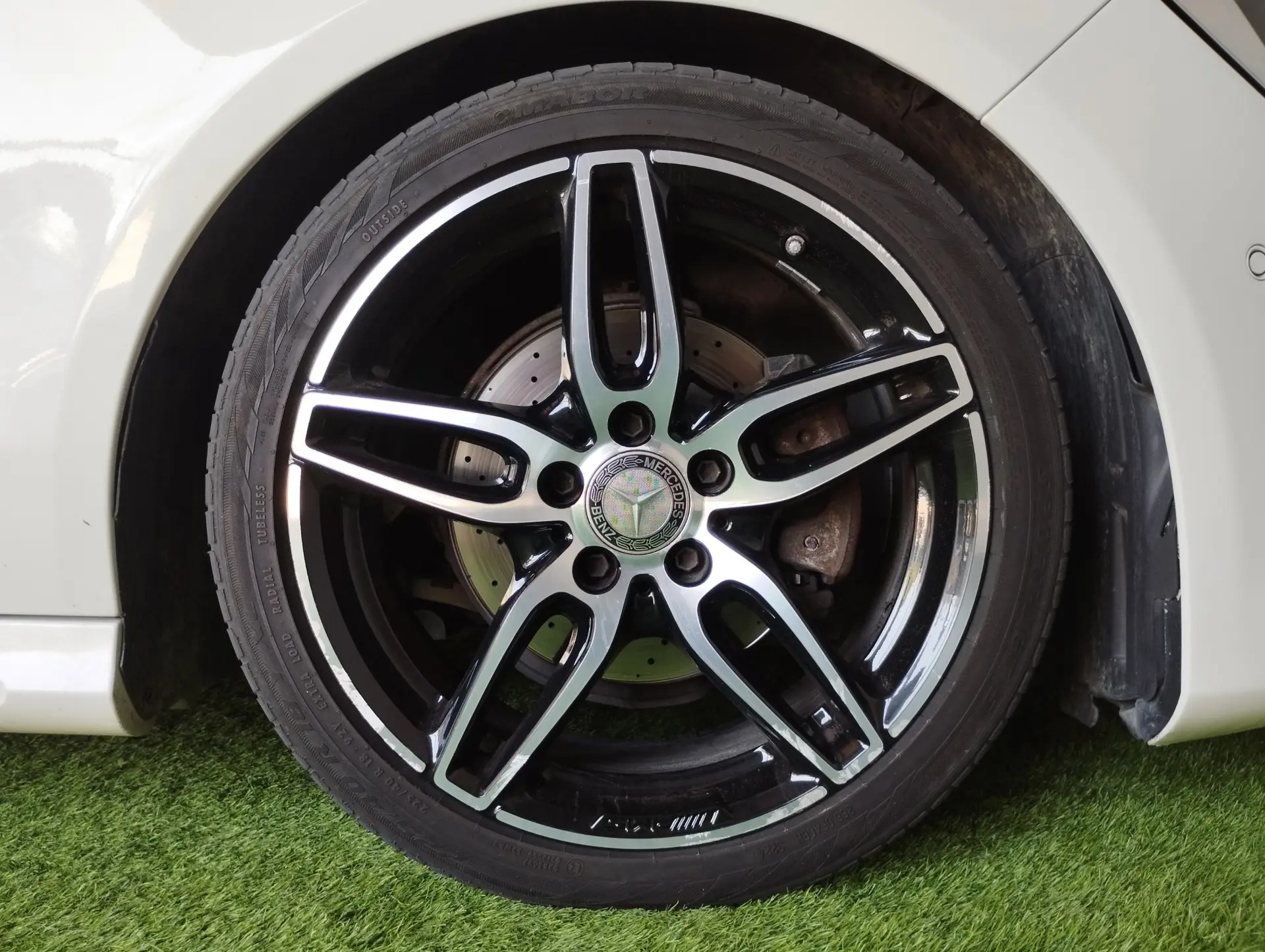 Mercedes-Benz CLA 200 Shooting Brake AMG Line 24