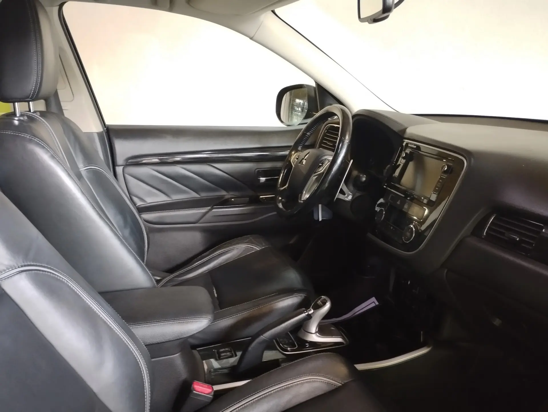 Mitsubishi Outlander 2.0 PHEV Instyle Navi 8