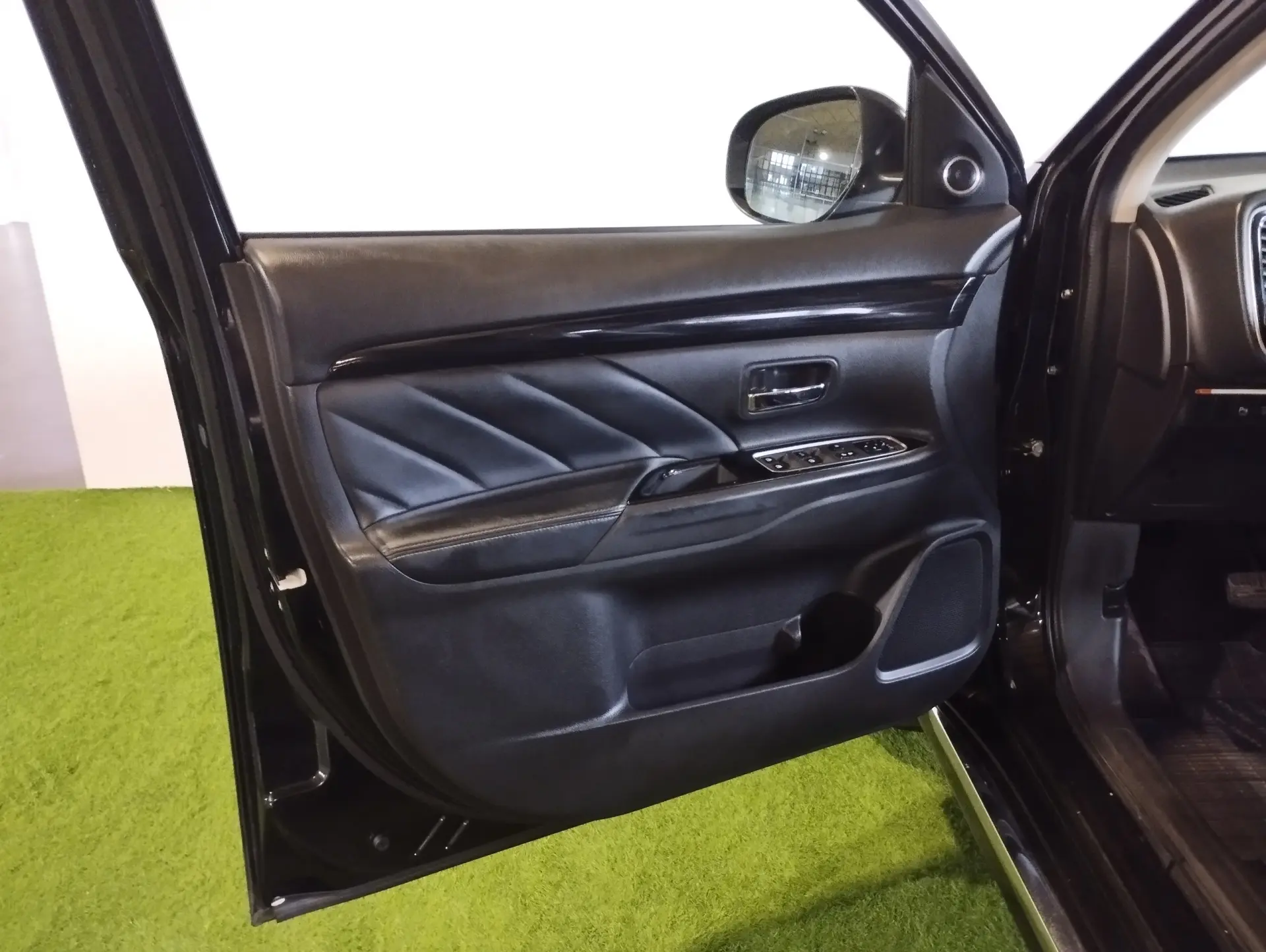 Mitsubishi Outlander 2.0 PHEV Instyle Navi 24