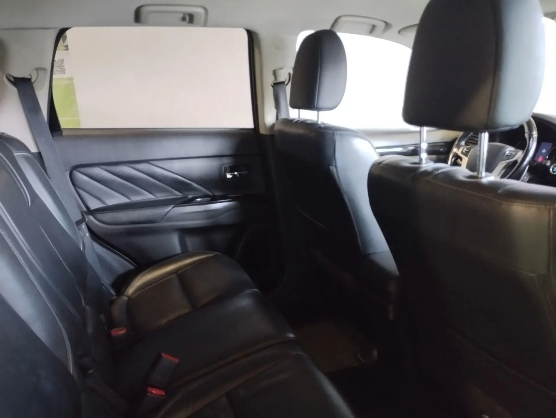 Mitsubishi Outlander 2.0 PHEV Instyle Navi 9