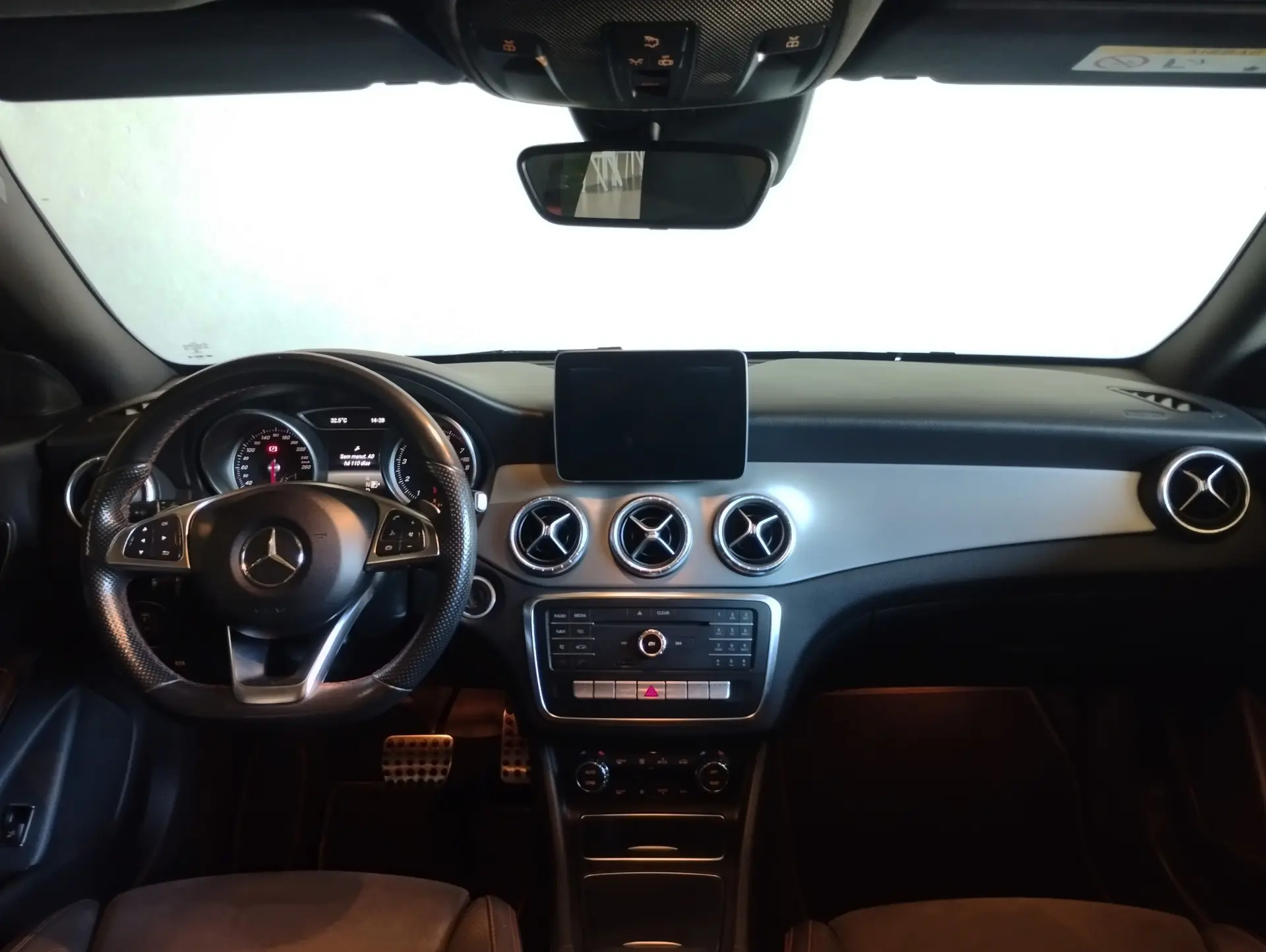 Mercedes-Benz CLA 200 Shooting Brake AMG Line 7