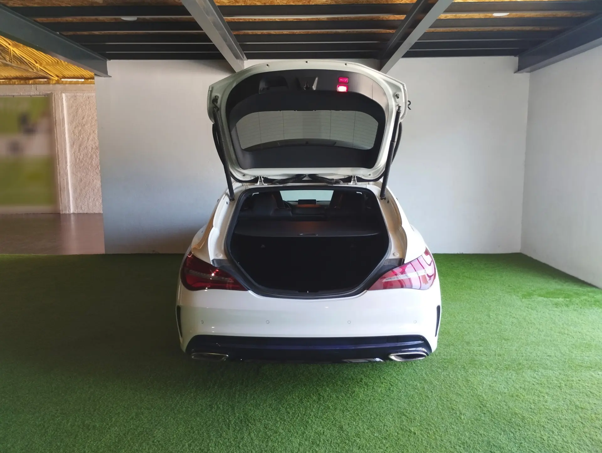 Mercedes-Benz CLA 200 Shooting Brake AMG Line 5