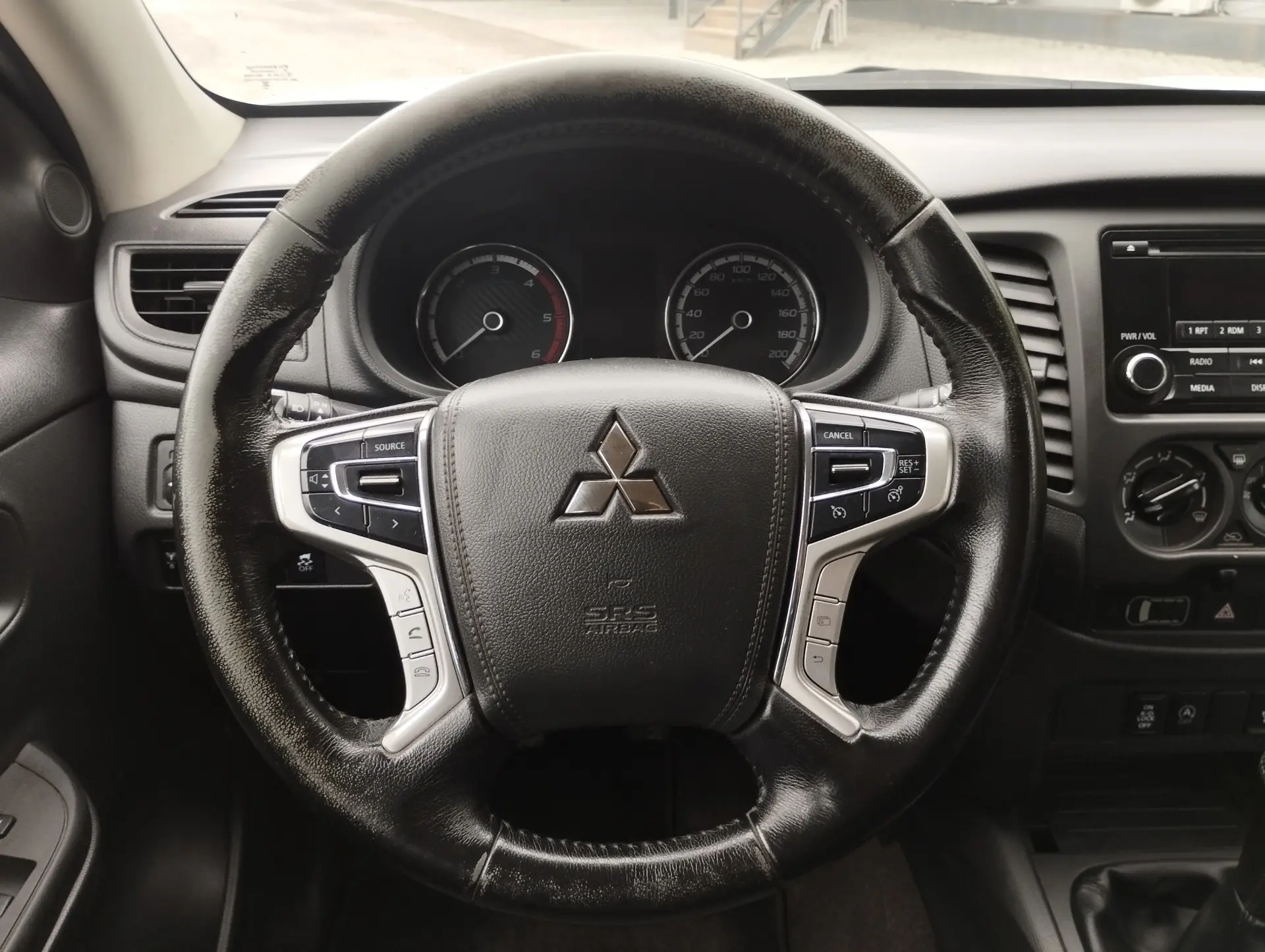 Mitsubishi L200 2.3 DI-D Space Cab Invite 4WD 12