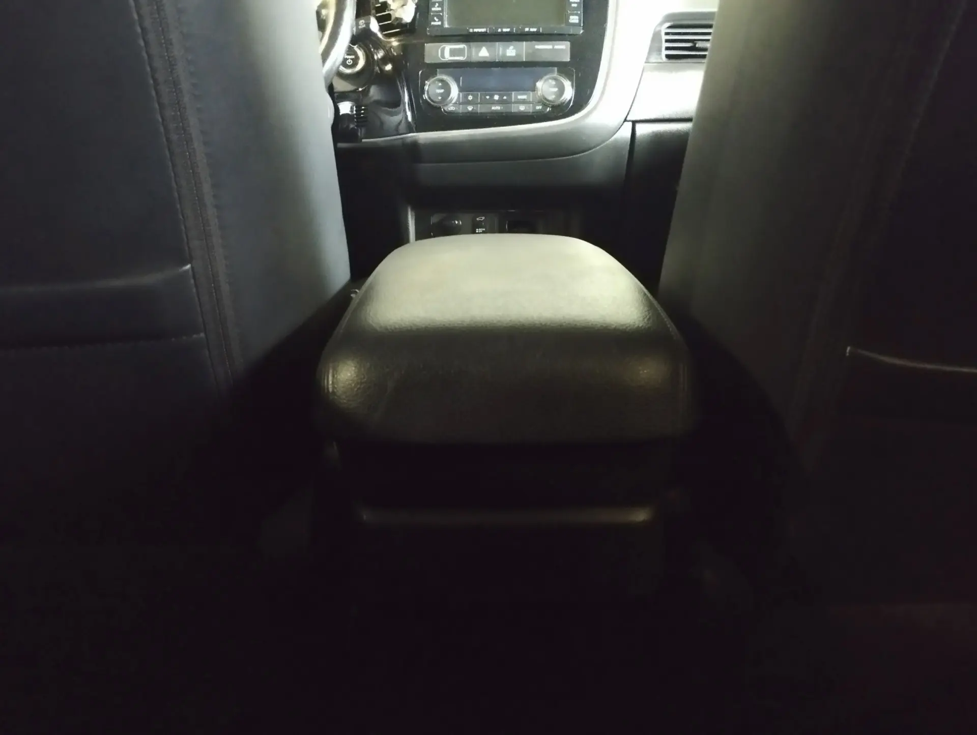 Mitsubishi Outlander 2.0 PHEV Instyle Navi 23