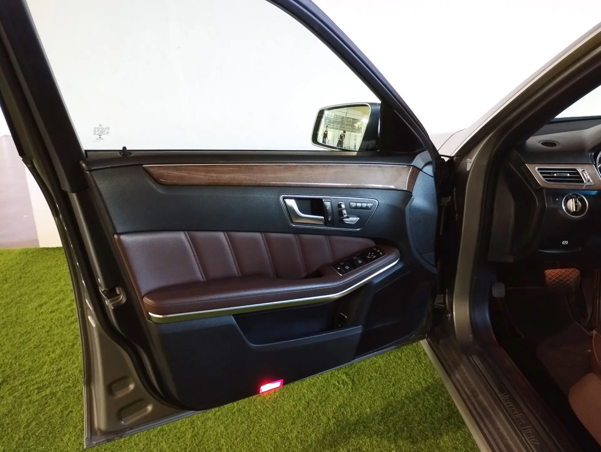 Mercedes-Benz E 300 Bluetec Hybrid Avantgarde 22