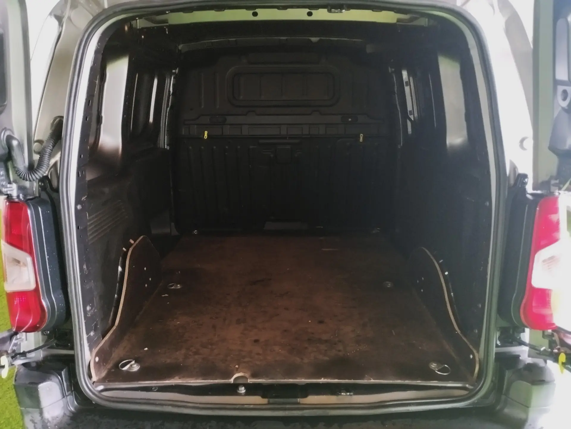 Peugeot Partner 1.5 Blue-HDI Premiun 3Lug 21