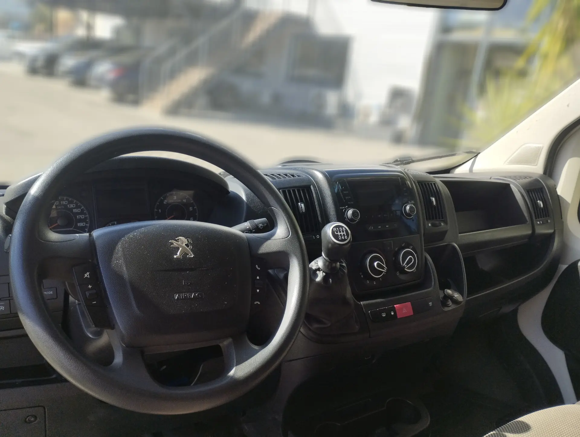 Peugeot Boxer 2.2 BLUE HDI ( CX CARGA BASCULANTE TRASEIRA) 6