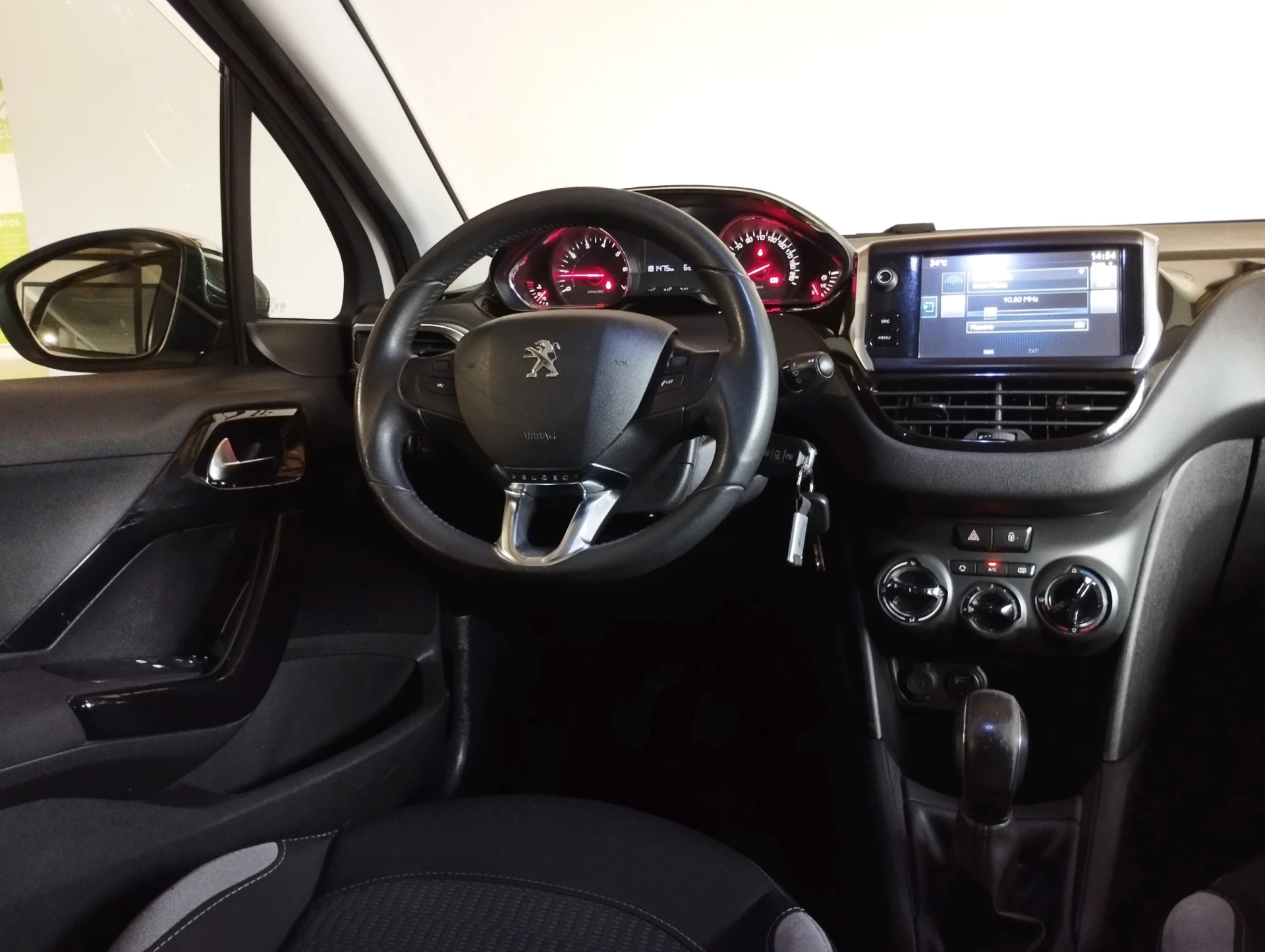 Peugeot 208 1.2 VTi SE Style 15