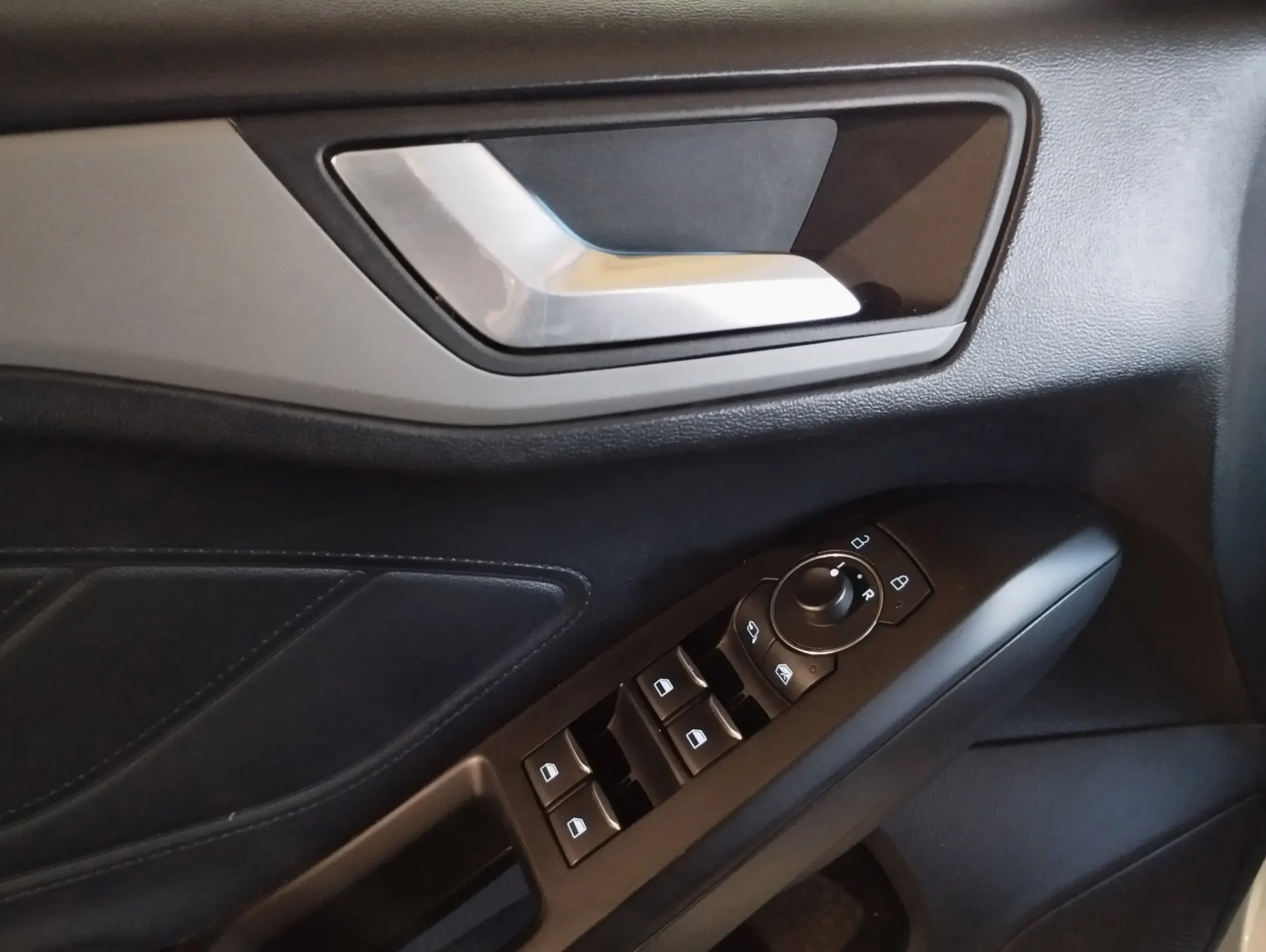 Ford Focus EcoBoost ST-Line Hybrid 18