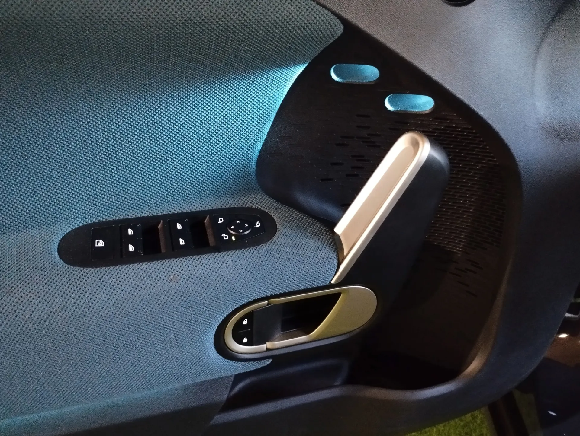 MINI Aceman SE Favoured M 19