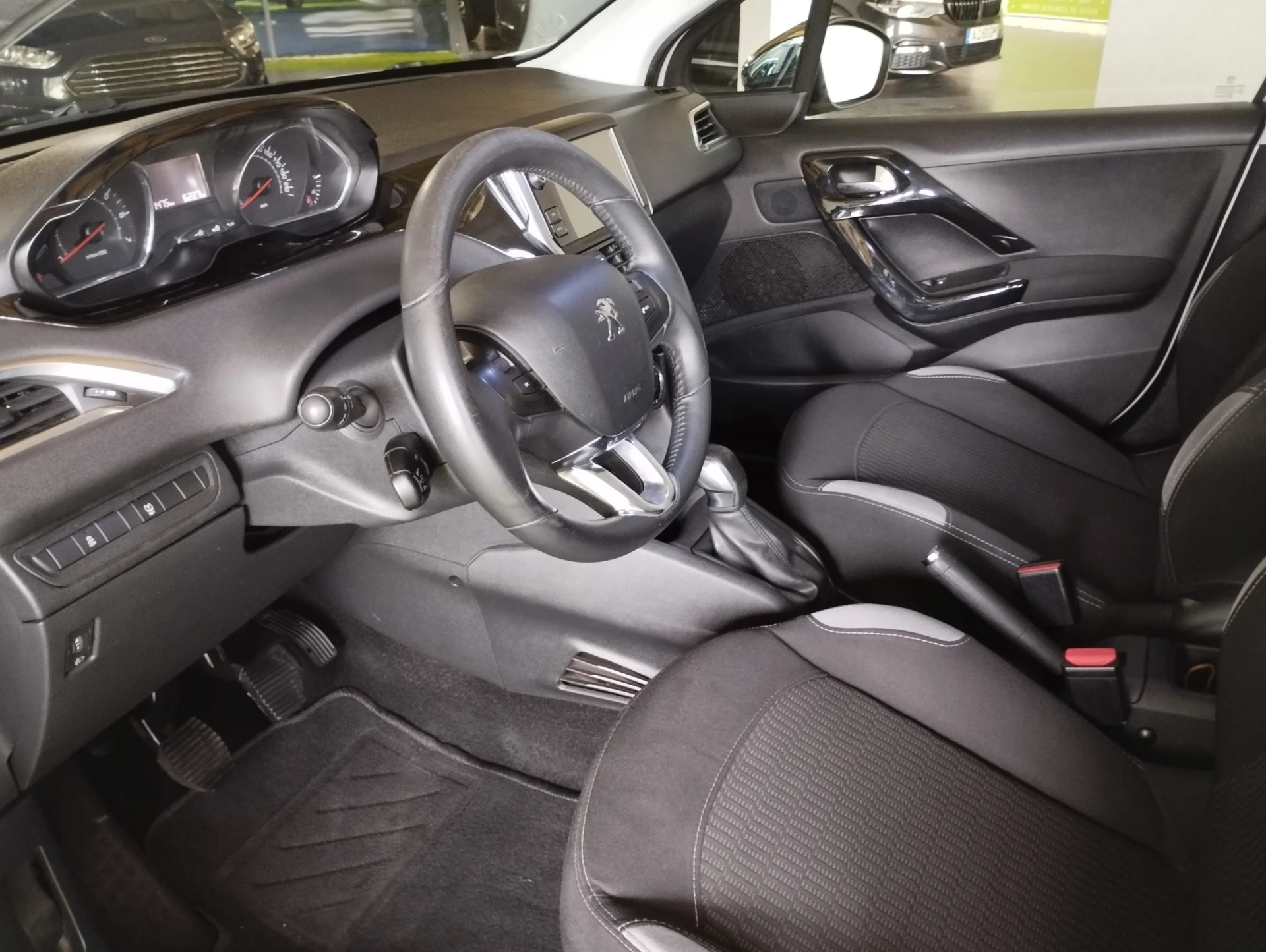 Peugeot 208 1.2 VTi SE Style 13
