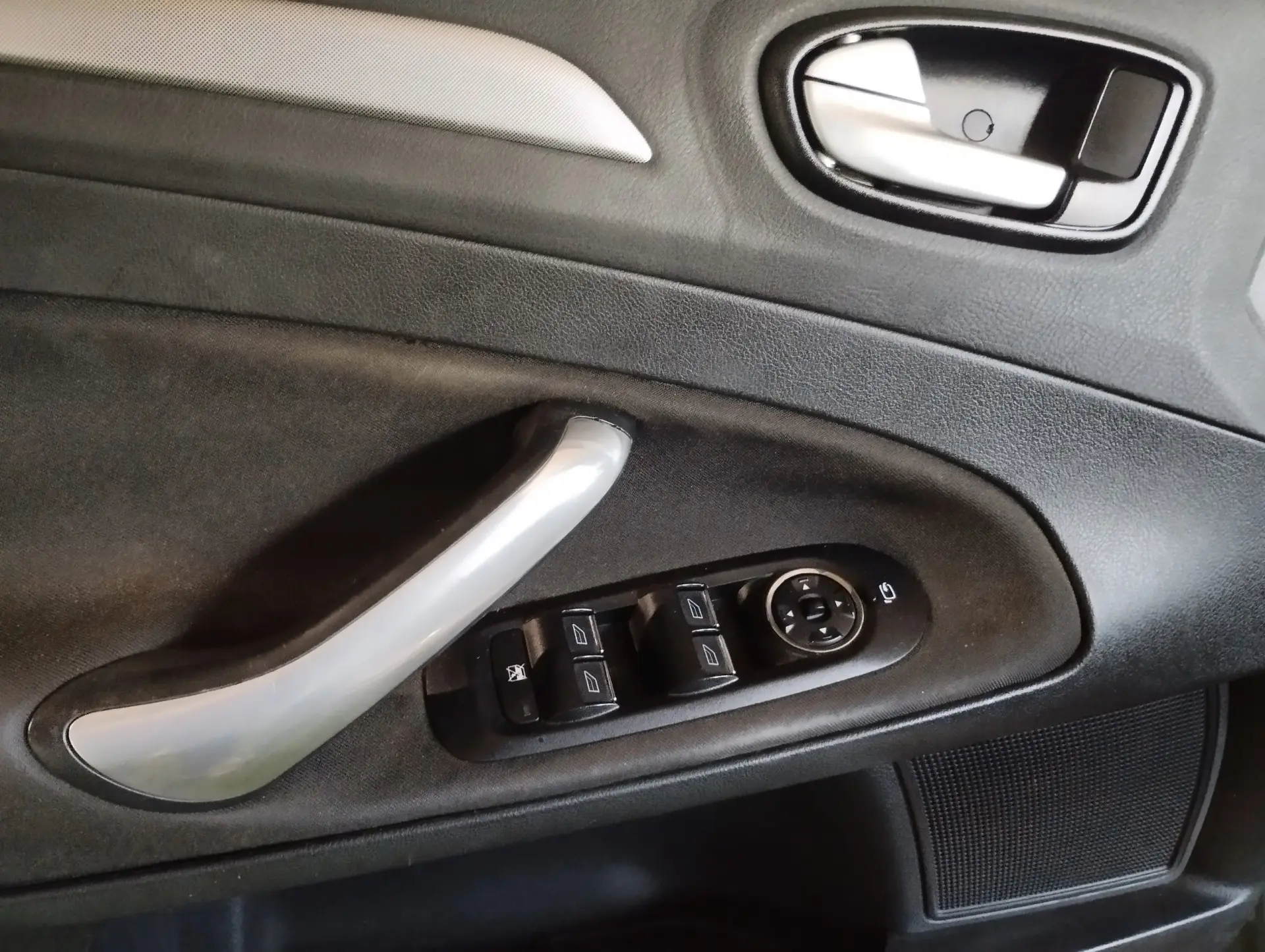 Ford Mondeo SW 1.8 TDCi Titanium 21