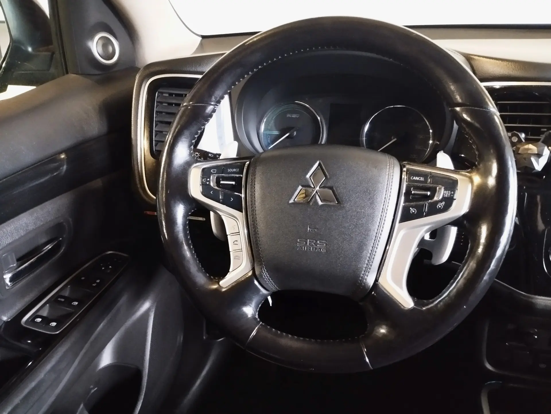 Mitsubishi Outlander 2.0 PHEV Instyle Navi 15