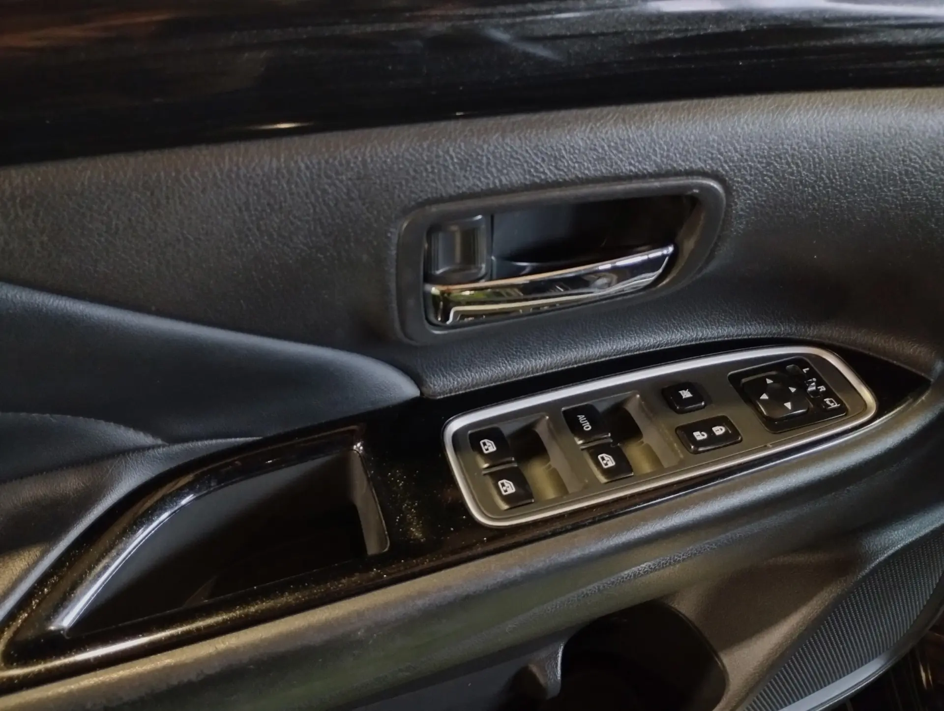 Mitsubishi Outlander 2.0 PHEV Instyle Navi 22