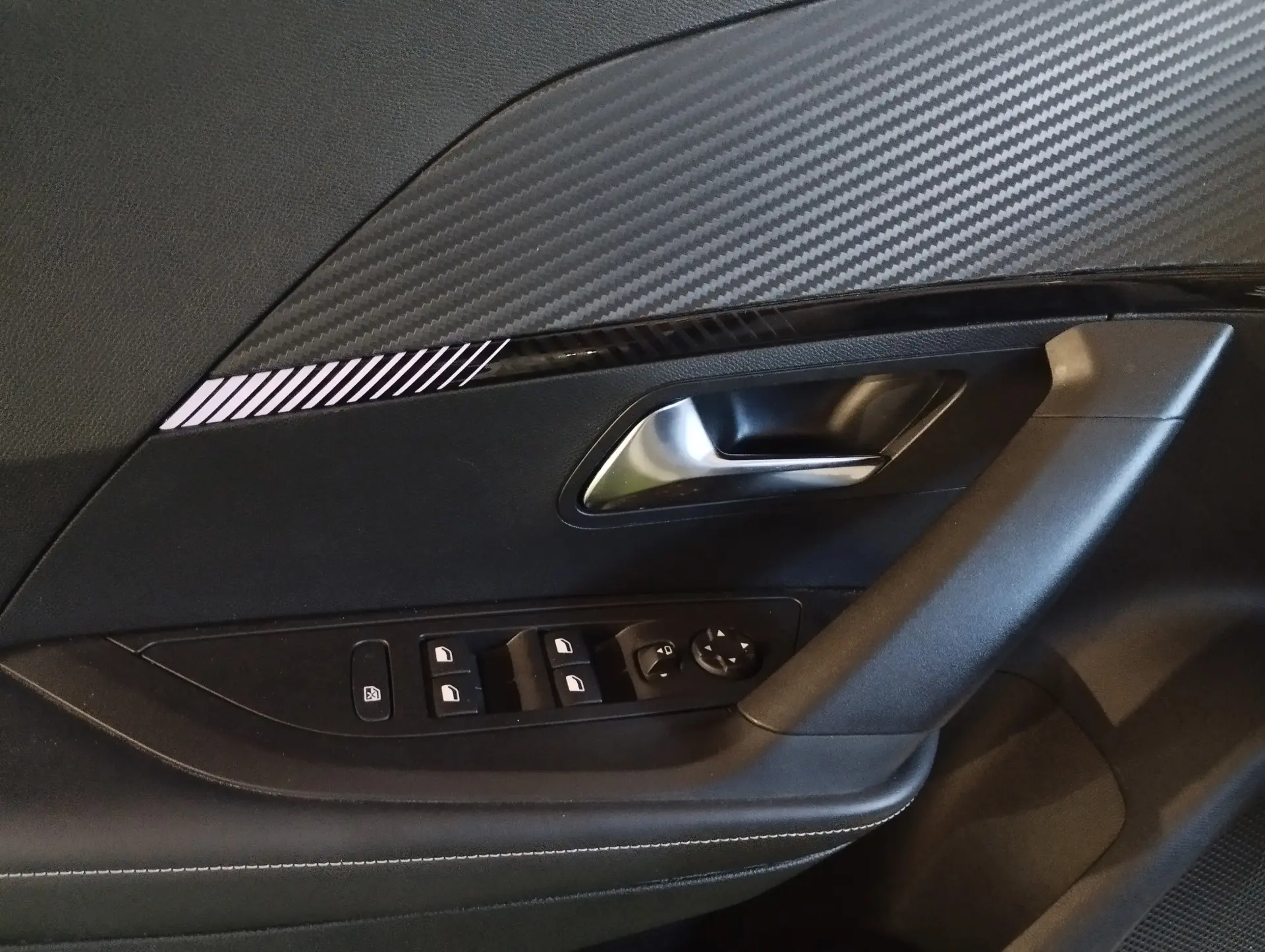 Peugeot 2008 e-2008 50 kWh Allure 23