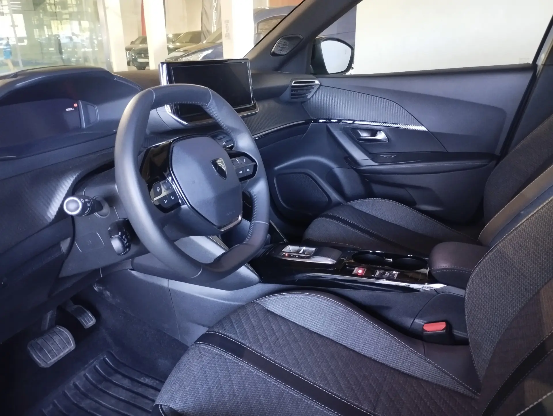 Peugeot 2008 e-2008 50 kWh Allure 13