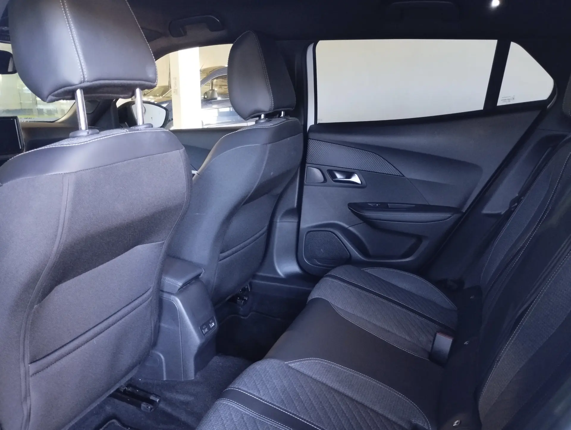 Peugeot 2008 e-2008 50 kWh Allure 14