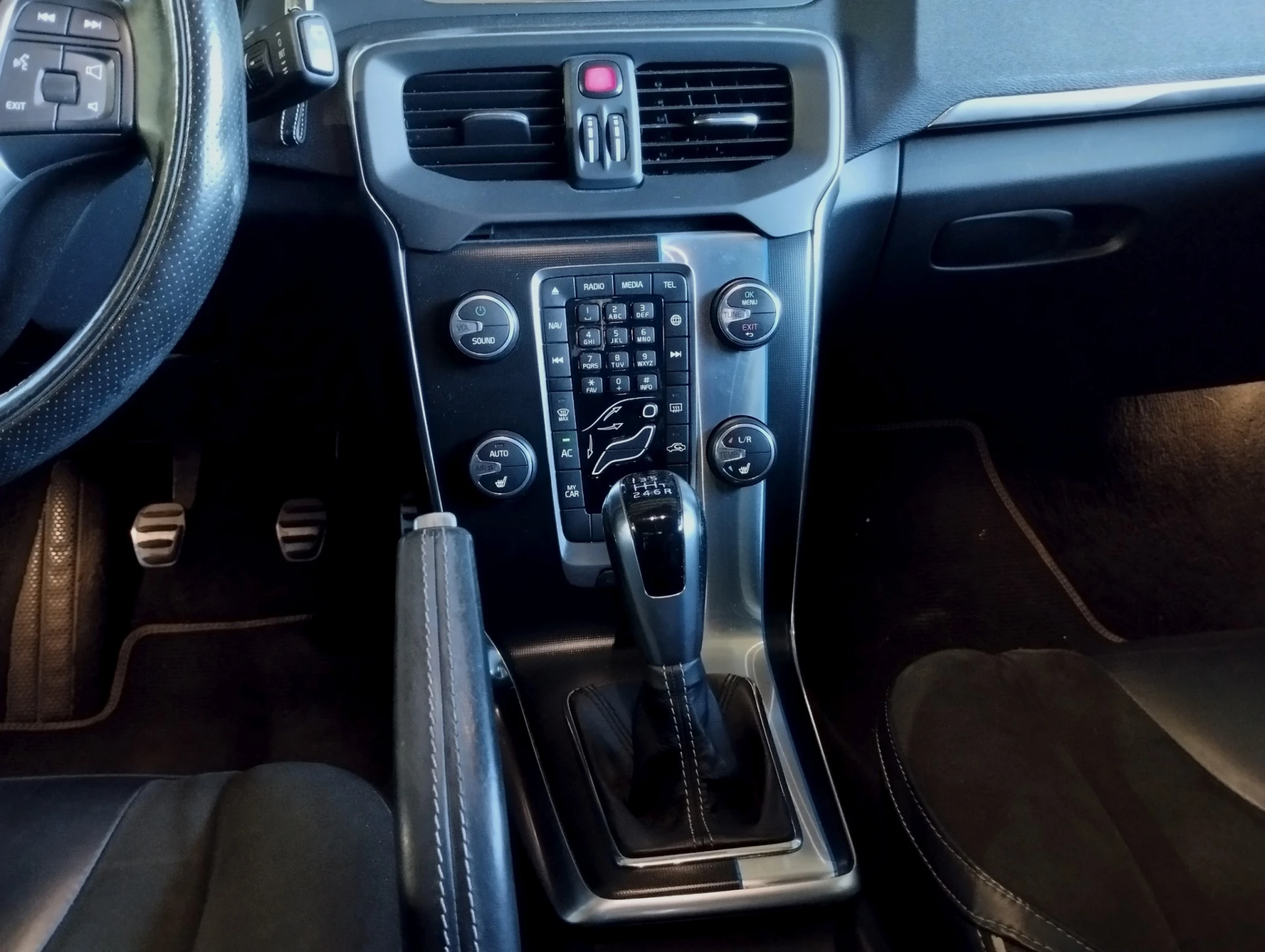 Volvo V40 2.0 D2 R-Design 18