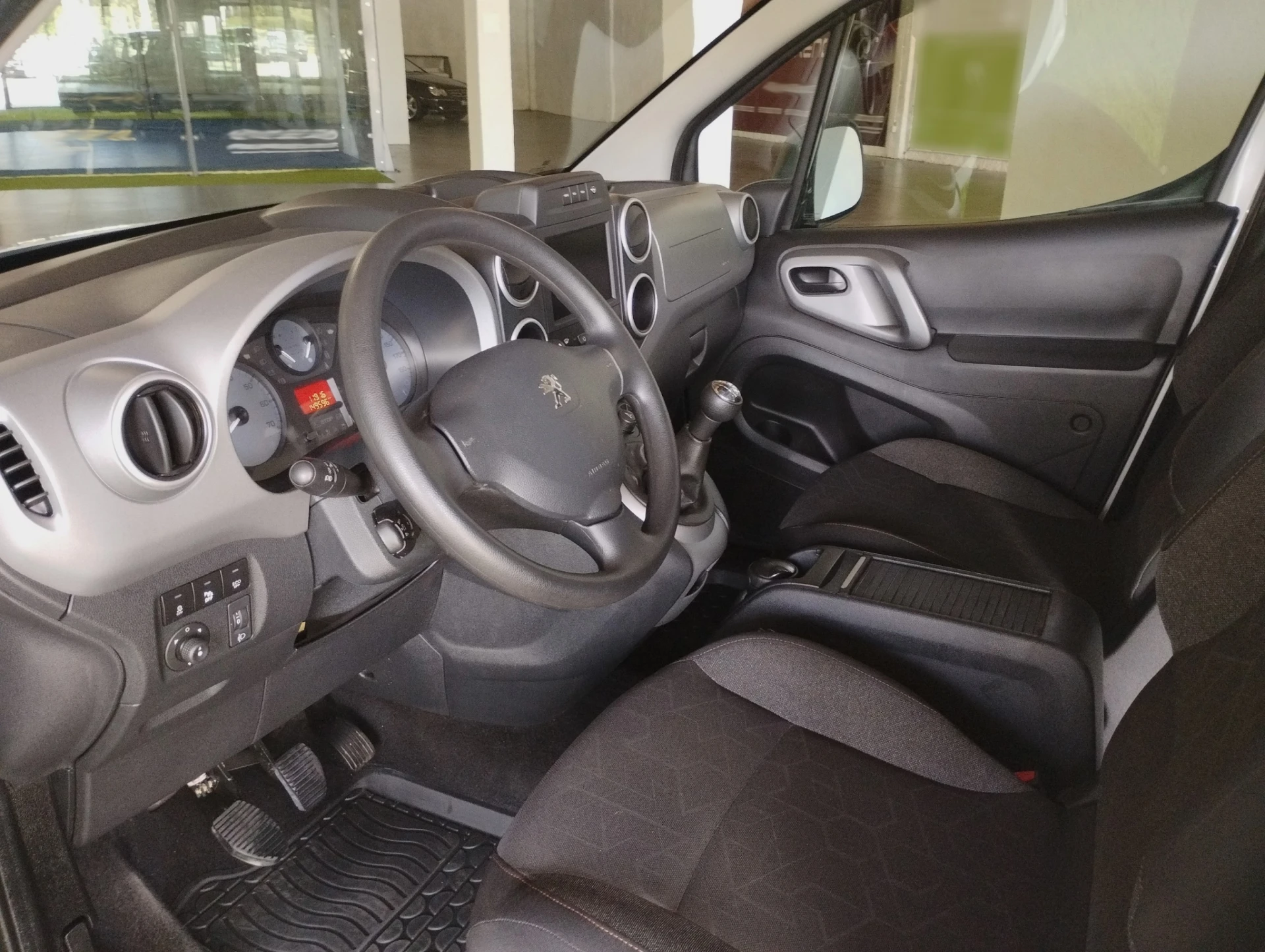 Peugeot Partner Outro 13