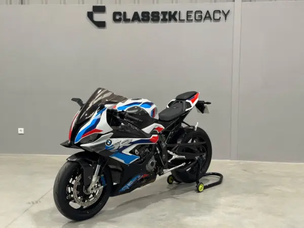 BMW M 1000 RR Outro 2