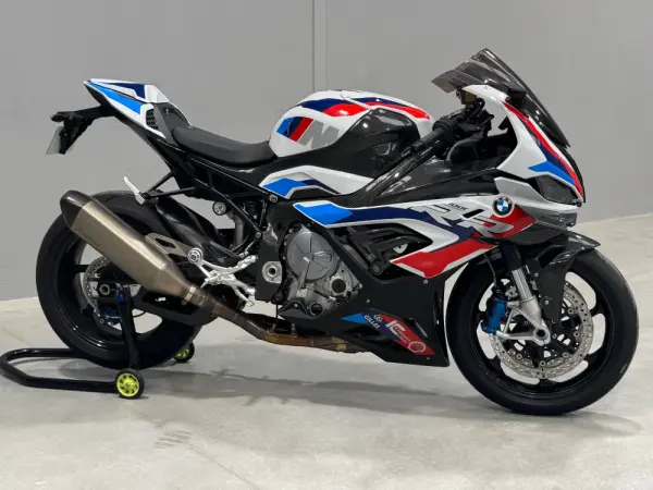BMW M 1000 RR Outro 3