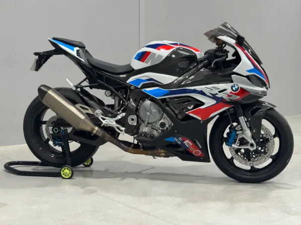 BMW M 1000 RR Outro 4