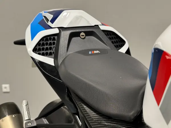 BMW M 1000 RR Outro 6