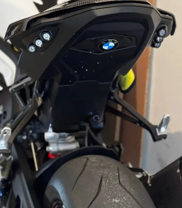 BMW M 1000 RR Outro 9