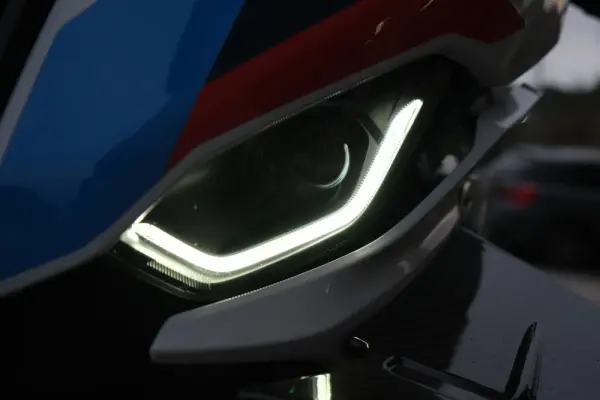 BMW M 1000 RR Outro 18