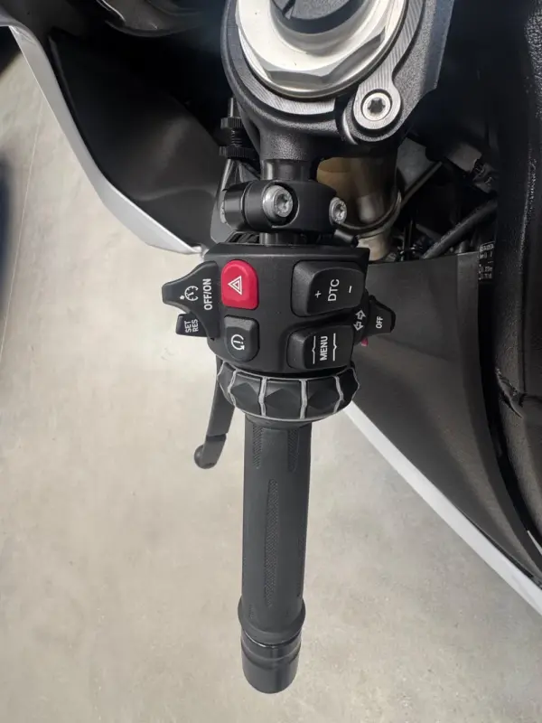 BMW S 1000 RR Outro 11
