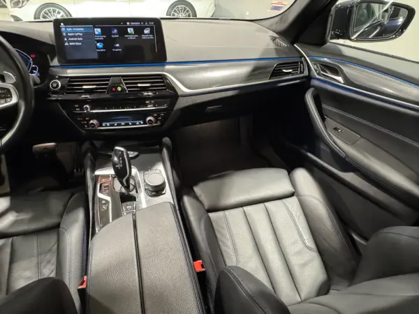 BMW 545 e xDrive Pack M 6