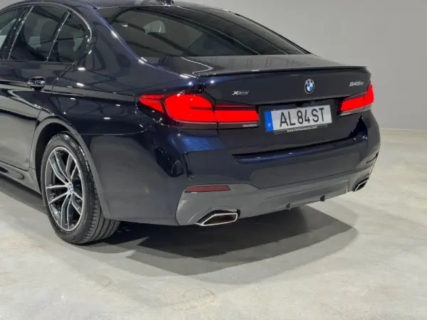 BMW 545 e xDrive Pack M 7