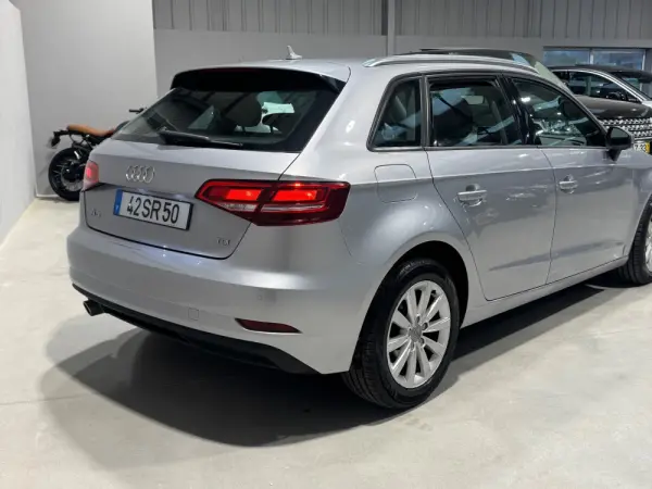 Audi A3 Sportback 1.6 TDI B.Line Attraction 5