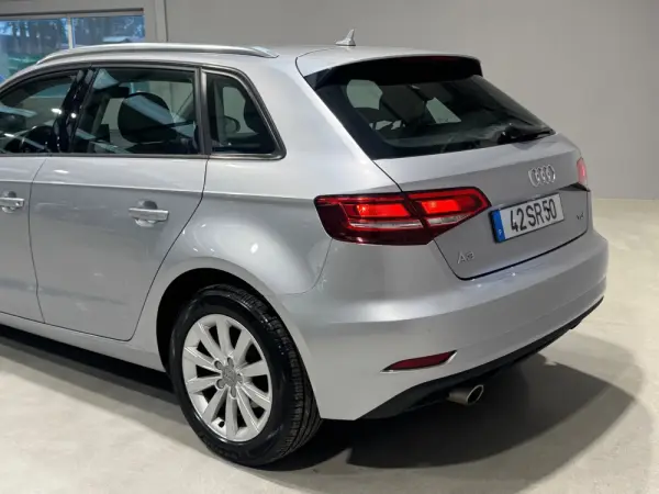 Audi A3 Sportback 1.6 TDI B.Line Attraction 4