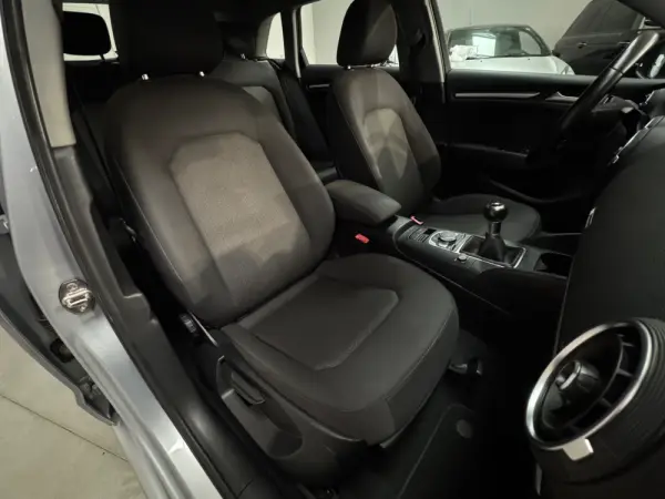 Audi A3 Sportback 1.6 TDI B.Line Attraction 8
