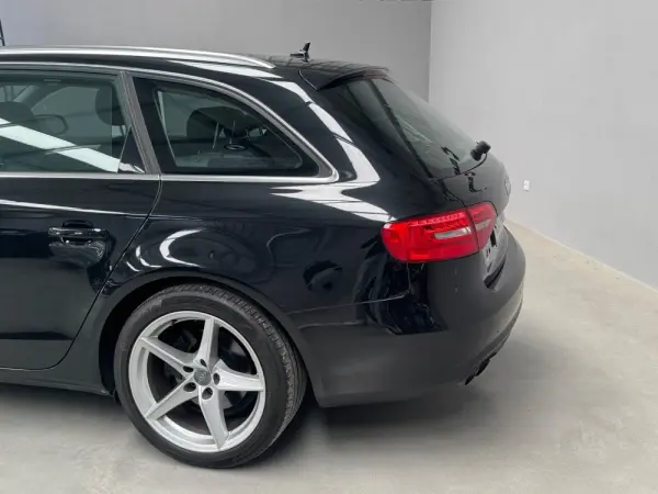 Audi A4 Avant 2.0 TDI Business Line Sport 8