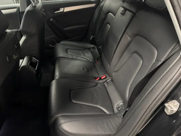 Audi A4 Avant 2.0 TDI Business Line Sport 13