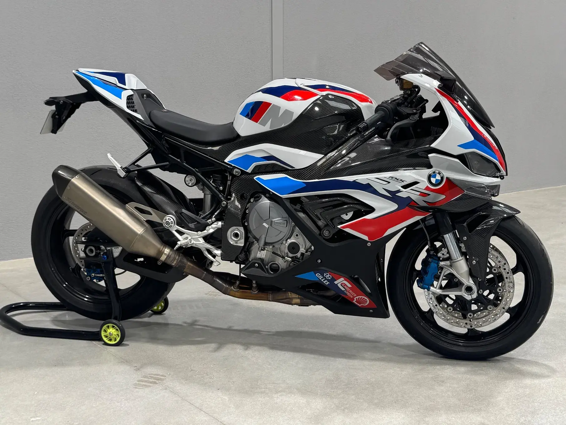 BMW M 1000 RR Outro 3