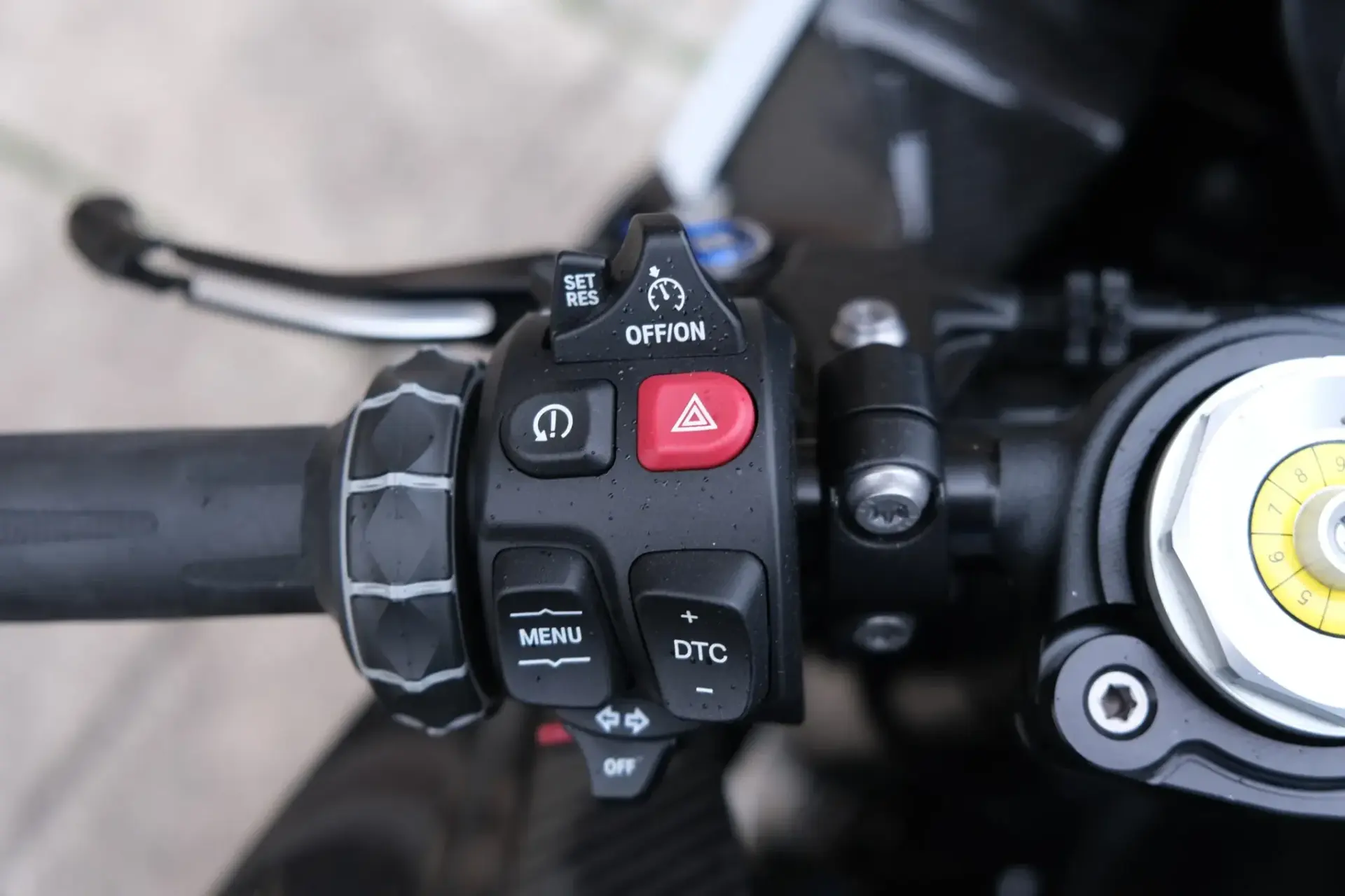 BMW M 1000 RR Outro 7