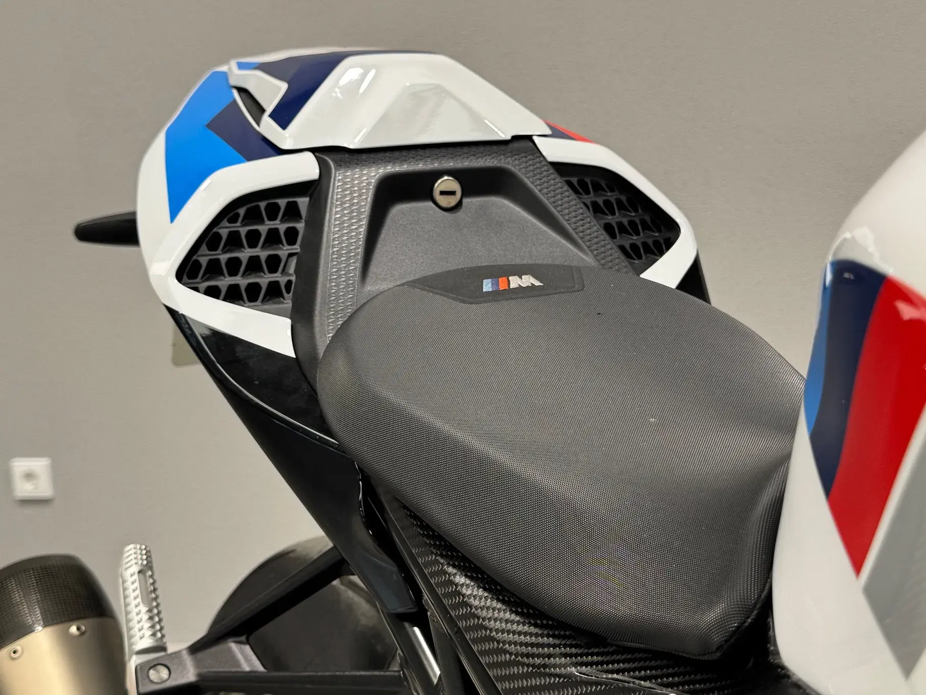 BMW M 1000 RR Outro 6