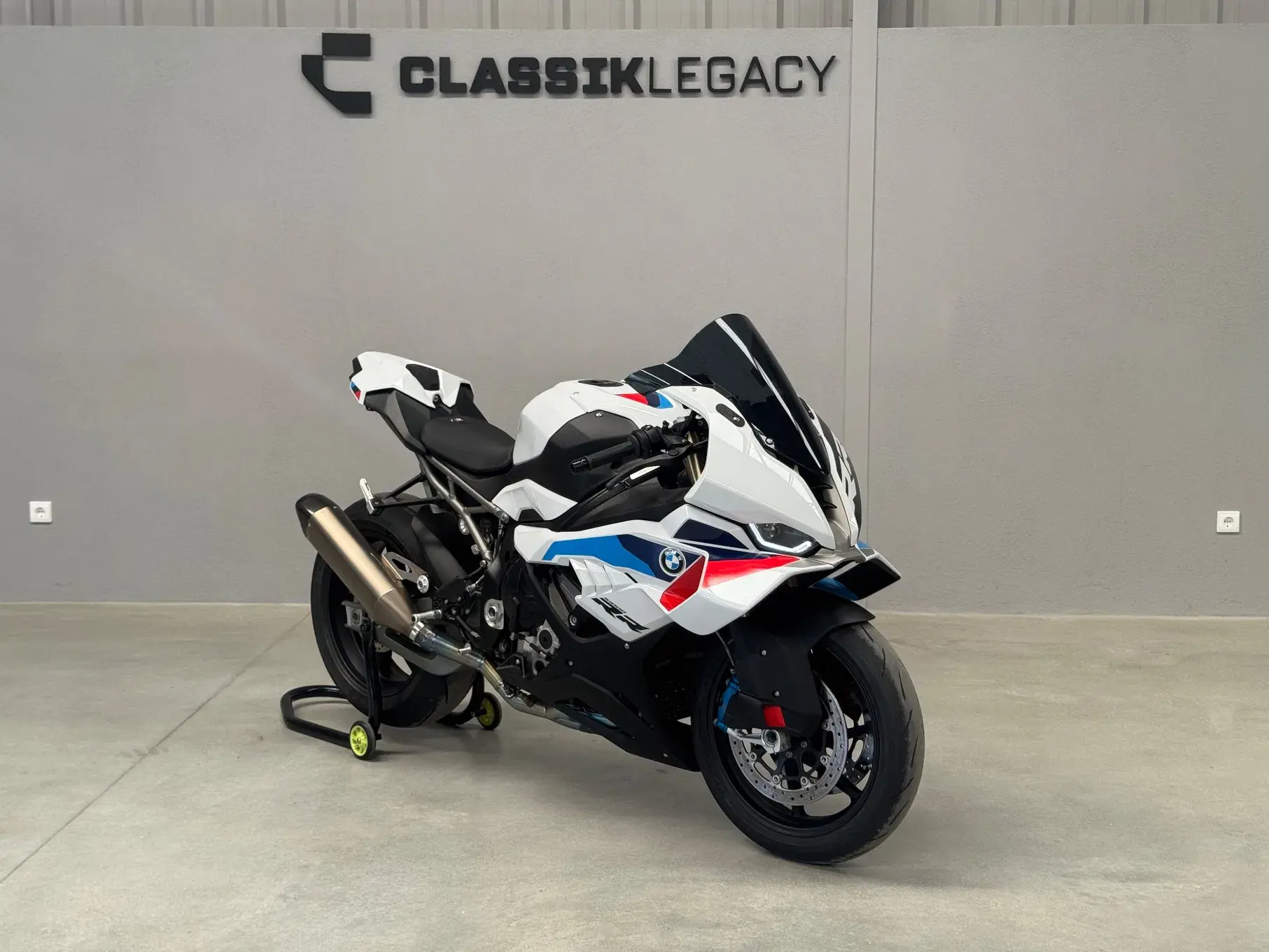 BMW S 1000 RR Outro 1