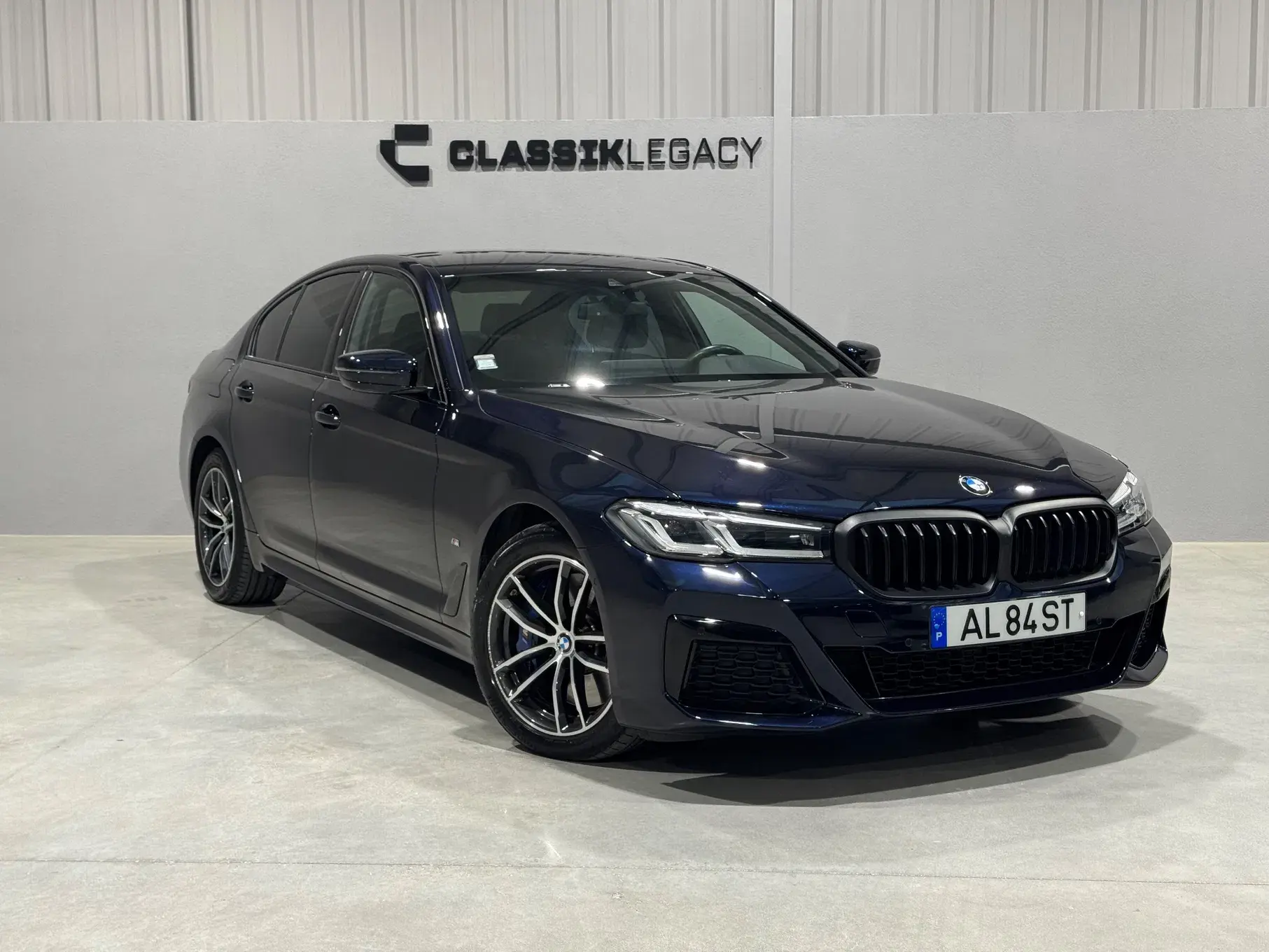 BMW 545 e xDrive Pack M 1