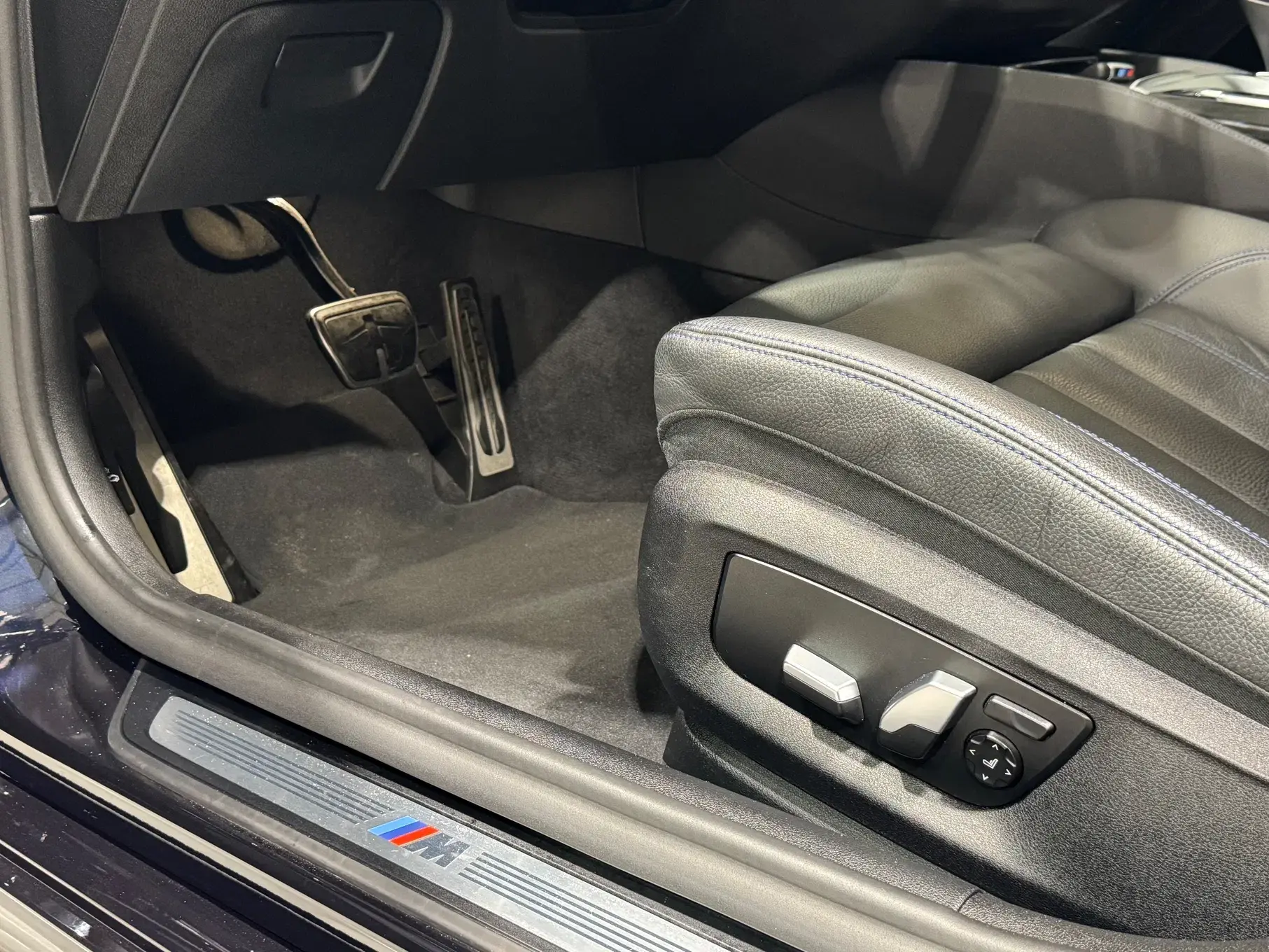 BMW 545 e xDrive Pack M 9
