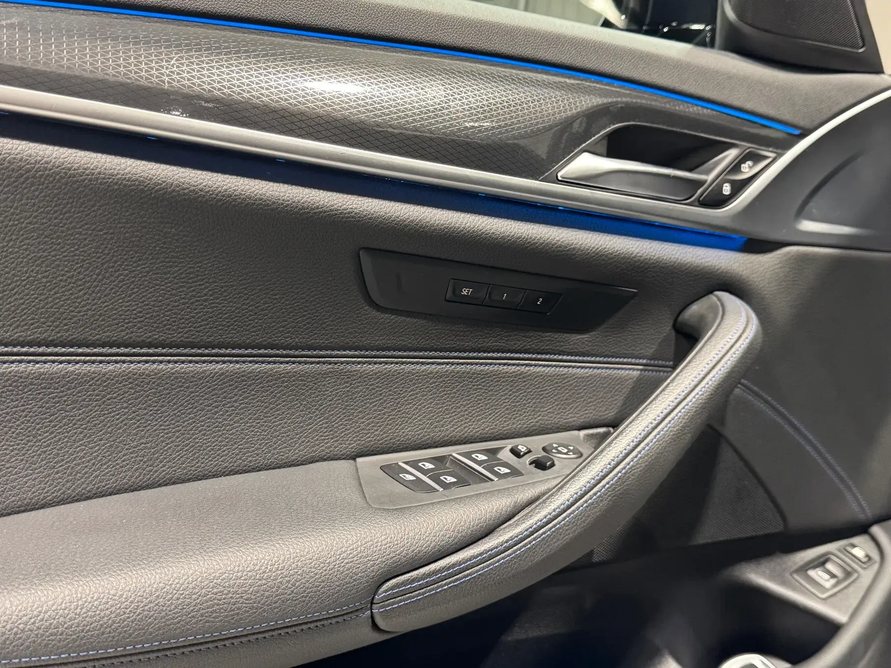 BMW 545 e xDrive Pack M 13