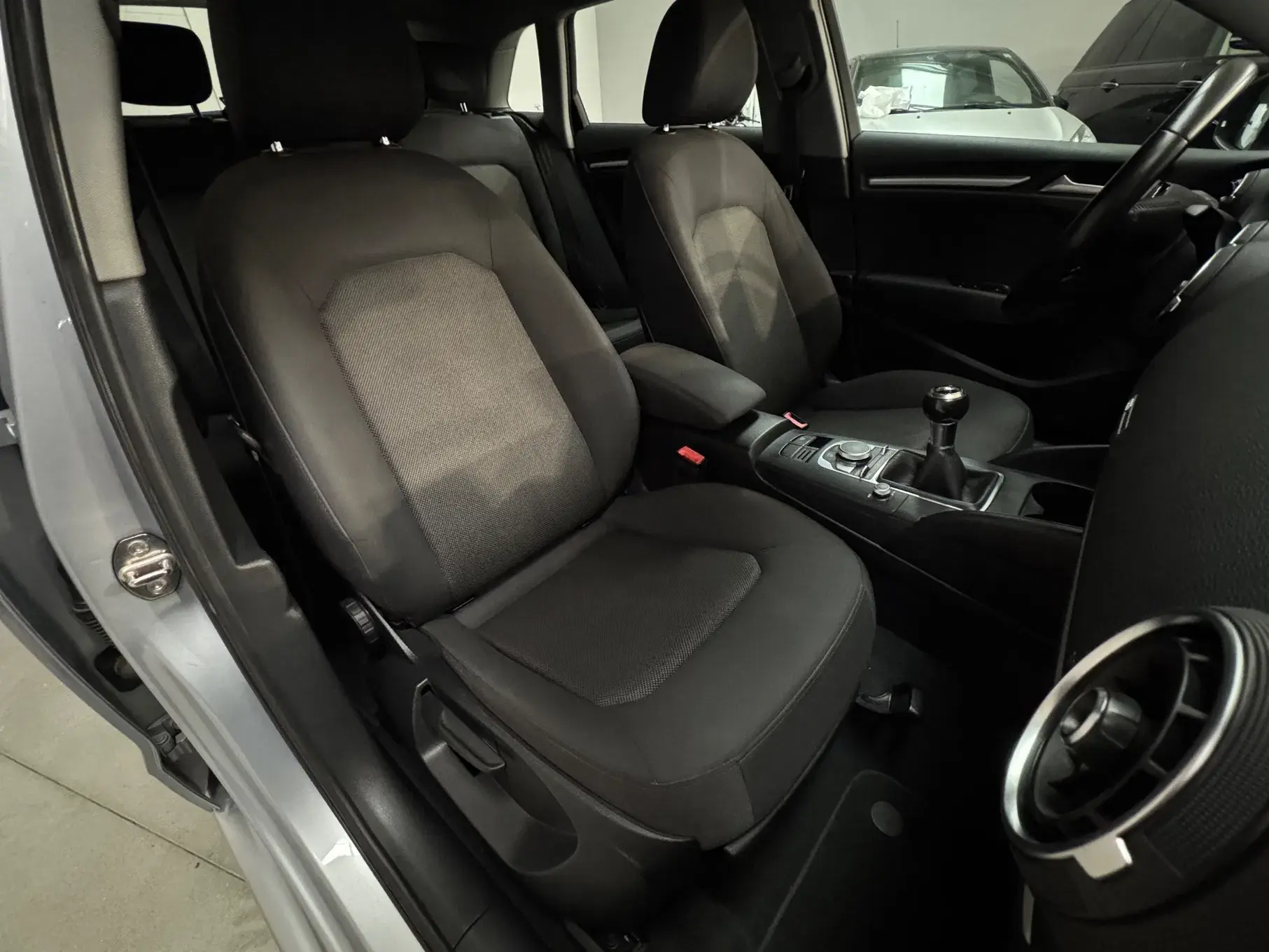 Audi A3 Sportback 1.6 TDI B.Line Attraction 8