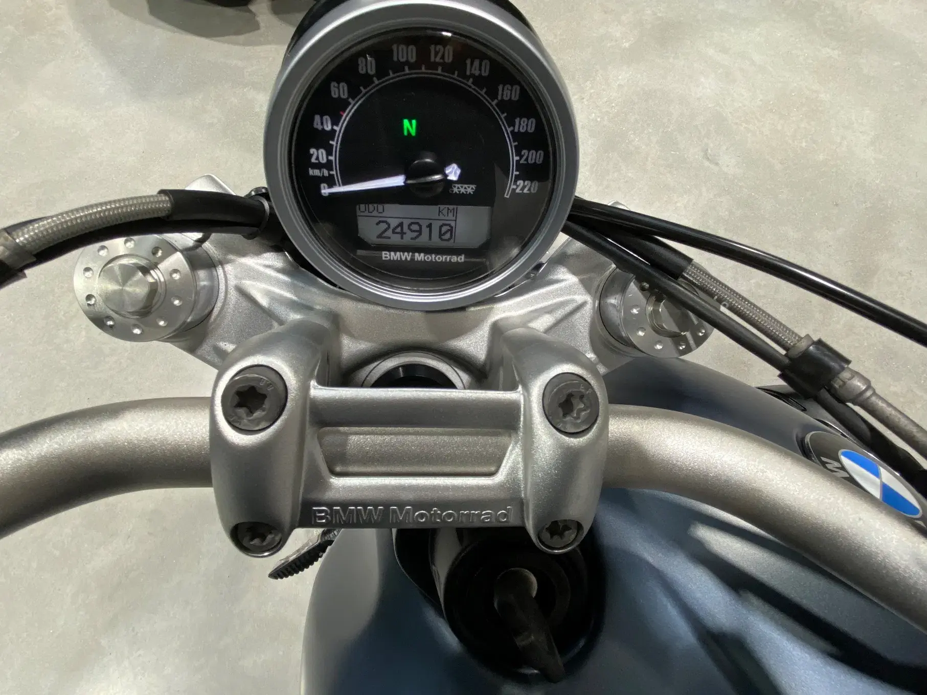 BMW R nineT Outro 12