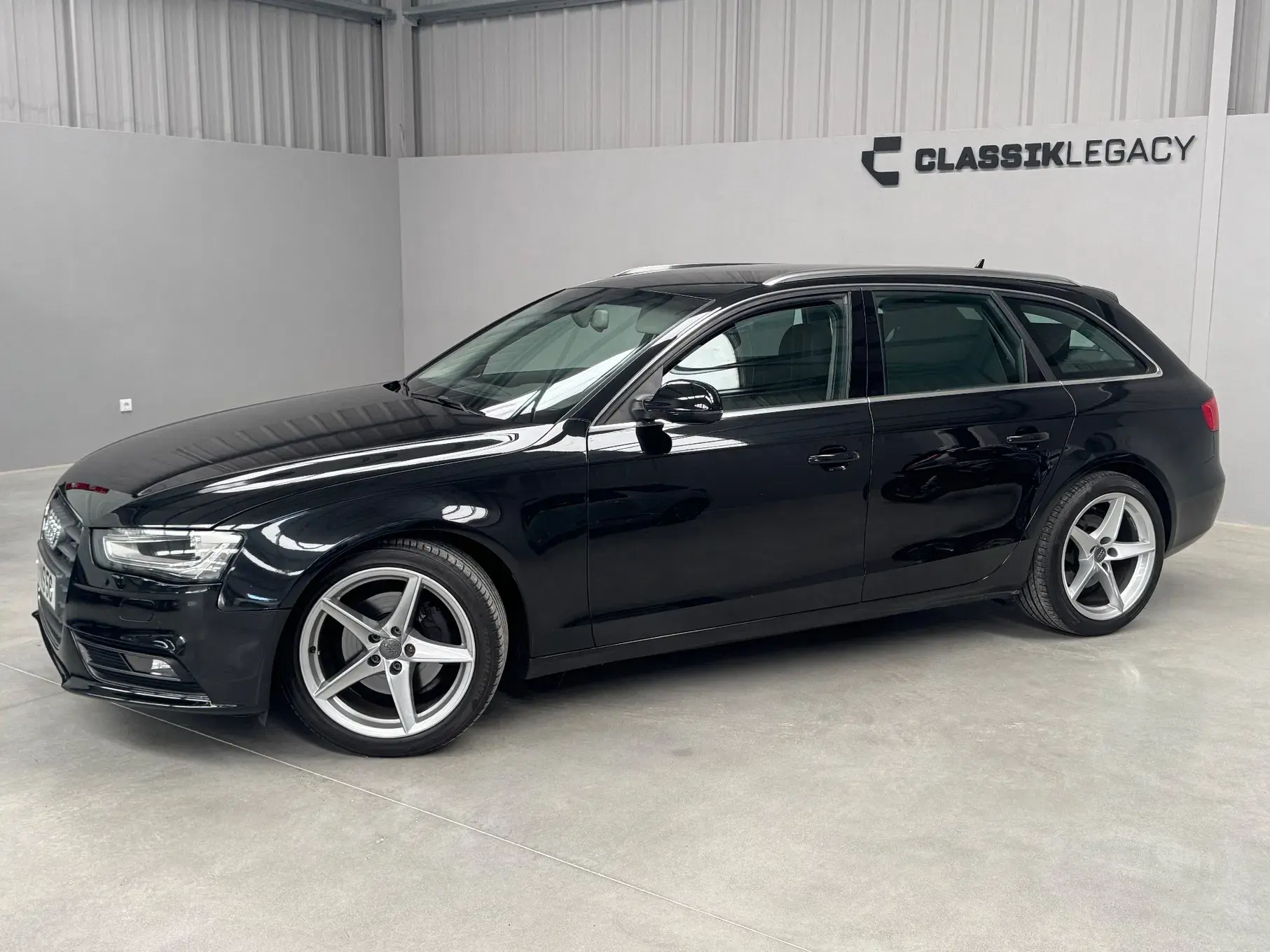 Audi A4 Avant 2.0 TDI Business Line Sport 4